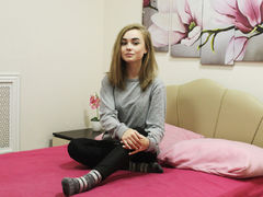 AiryRomance - blond female webcam at LiveJasmin