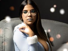EmmaLongg - female with brown hair and  big tits webcam at LiveJasmin