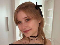 AishaLune from LiveJasmin