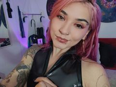 AkiraNishimura - female with brown hair webcam at LiveJasmin