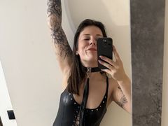 AlanaDorgan - female with brown hair webcam at LiveJasmin