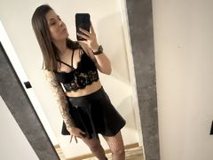 AlanaDorgan - female with brown hair webcam at LiveJasmin