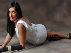 vittoria00 - female with black hair and  big tits webcam at LiveJasmin