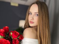 AlbertaClem - female with brown hair webcam at LiveJasmin