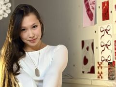 AleishaWolbrecht - female with brown hair webcam at LiveJasmin