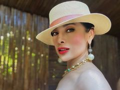 AleskaGrey - female with brown hair and  big tits webcam at LiveJasmin