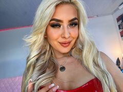 DahianaRous - female with black hair webcam at xLoveCam