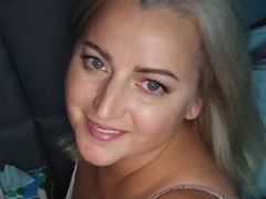 AlexaUShine from LiveJasmin