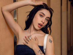 AliceBelov - female with brown hair webcam at LiveJasmin