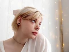 AliceBird from LiveJasmin