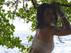 AliceFloyd - female with brown hair webcam at LiveJasmin