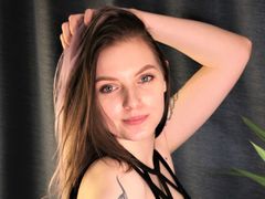 AliceGilbert - female with brown hair and  big tits webcam at LiveJasmin