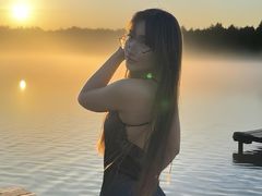 AliceHoyt - female with brown hair webcam at LiveJasmin