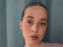 AliceKiki from LiveJasmin