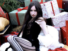 AliceLiddelle - female with brown hair and  small tits webcam at ImLive