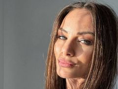 AliceMarr - female with brown hair and  big tits webcam at LiveJasmin
