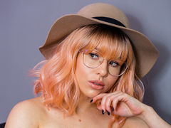 JustAlice4U - blond female webcam at LiveJasmin