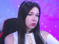 AliceSunday - female with brown hair webcam at LiveJasmin