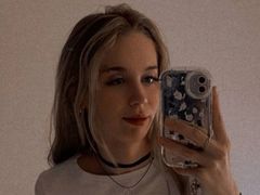 AliceWoody - blond female webcam at LiveJasmin