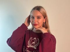 AliceWoody from LiveJasmin