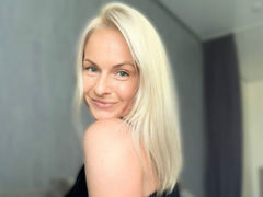 AliceeGrace - blond female with  big tits webcam at LiveJasmin