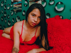 CarolGonzalez - female with black hair webcam at LiveJasmin