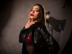 AlienaMoore - female with brown hair webcam at LiveJasmin