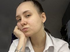 AlinaBrowni - female with brown hair and  big tits webcam at LiveJasmin