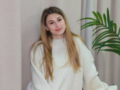 AlinaMiln - blond female webcam at LiveJasmin