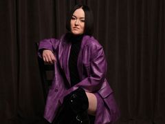 AlisMayer - female with black hair webcam at LiveJasmin