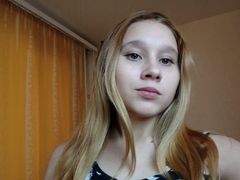 AlisaHil - blond female with  big tits webcam at LiveJasmin