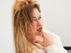 AlisaMisty - female with brown hair and  big tits webcam at LiveJasmin