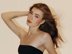 AlisaRussel - female with brown hair webcam at LiveJasmin