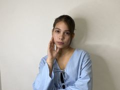 AlishiaCowlin - female with brown hair webcam at LiveJasmin