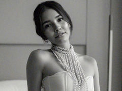 AlisonColeman - female with black hair webcam at LiveJasmin