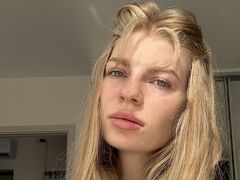 AlissMil - blond female webcam at LiveJasmin