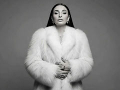 AllaRoberts - female with black hair and  big tits webcam at LiveJasmin