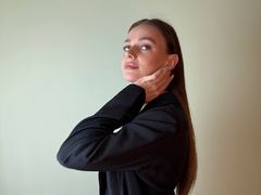 AllenLay - female with brown hair webcam at LiveJasmin