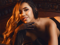 AmyHadid - female with brown hair and  big tits webcam at LiveJasmin