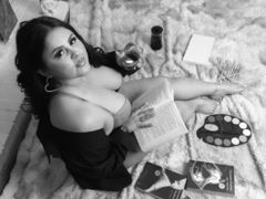 AllizeWalkers - female with black hair webcam at LiveJasmin