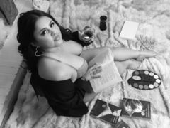 AllizeWalkers - female with black hair webcam at LiveJasmin