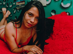 CarolGonzalez - female with black hair webcam at LiveJasmin