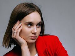 AlvertaMaricich - female with brown hair webcam at LiveJasmin