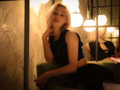 AlysiaBennet - blond female webcam at LiveJasmin