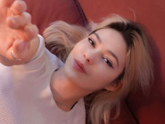 AlysiaBennet - blond female webcam at LiveJasmin