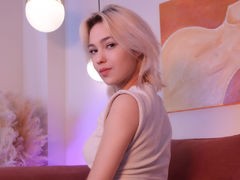 AlysiaBennet - blond female webcam at LiveJasmin