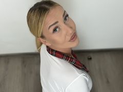 AmaFox - blond female webcam at LiveJasmin