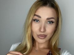 AmaFox - blond female webcam at LiveJasmin