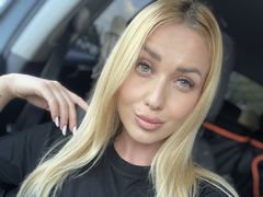 AmaFox - blond female webcam at LiveJasmin