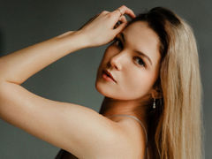 AmandaEverhart - blond female with  big tits webcam at LiveJasmin